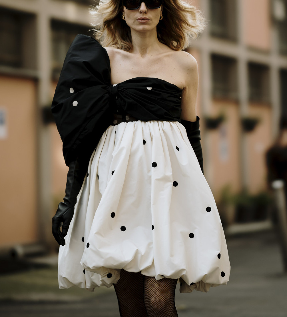 Look con falda de lunares