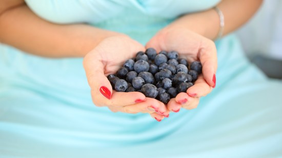 Moras, los frutos rojos silvestres con gran poder para aumetar el deseo sexual (y luchar contra el envejecimiento cutáneo).