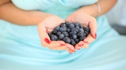 Moras, los frutos rojos silvestres con gran poder para aumetar el deseo sexual (y luchar contra el envejecimiento cutáneo).
