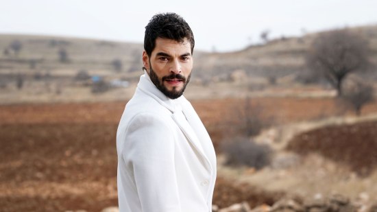 Akin Akinözü.