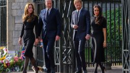 Los príncipes Harry y Guillermo junto a Meghan Markle y Kate Middleton