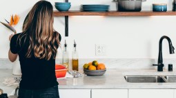 mujer cocinando  (1)