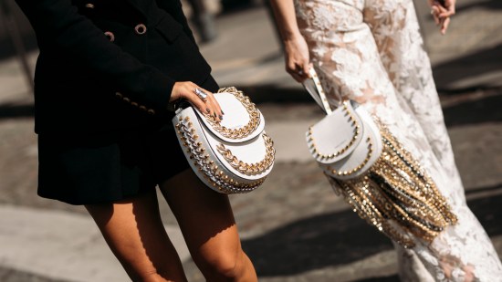 Paris str S23 0888 bolsos street style