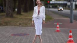 street style sandalias doradas