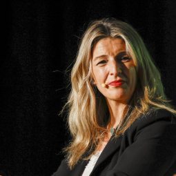 yolanda diaz estilo inditex