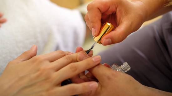 Uñas con tres trazos
