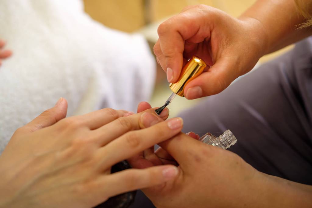 Uñas con tres trazos