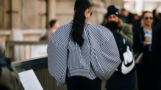 Paris str F24 2874 coletas postizas street style