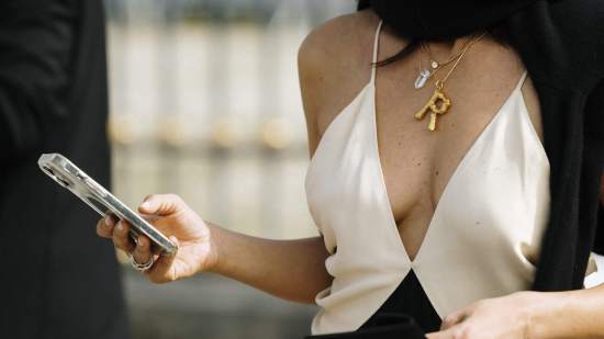 collar inicial street style (1)