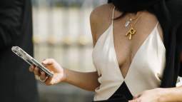 collar inicial street style (1)