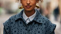 Milano str F24 0406 pelo rizado street style