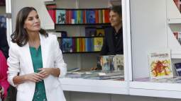 La reina Letizia en la Feria del Libro