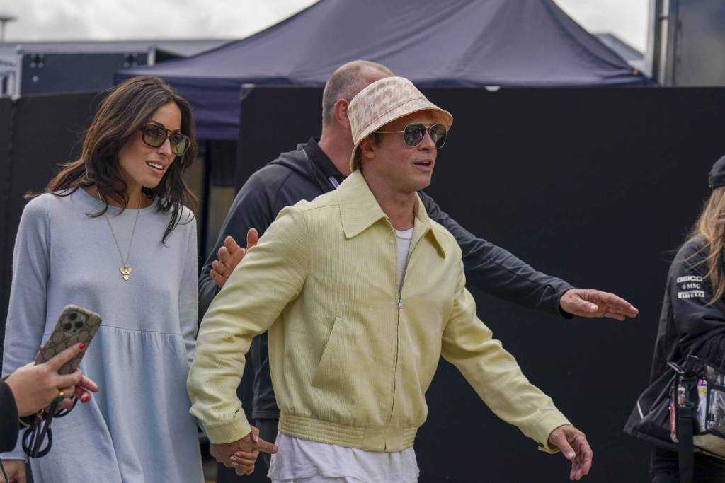 Brad Pitt e Inés De Ramon en el mes de julio de 2024 - GTRES