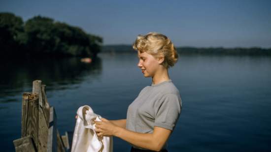 mujer rubia de los años 50