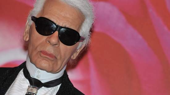 foto en primer plano de el diseñador karl lagerfeld