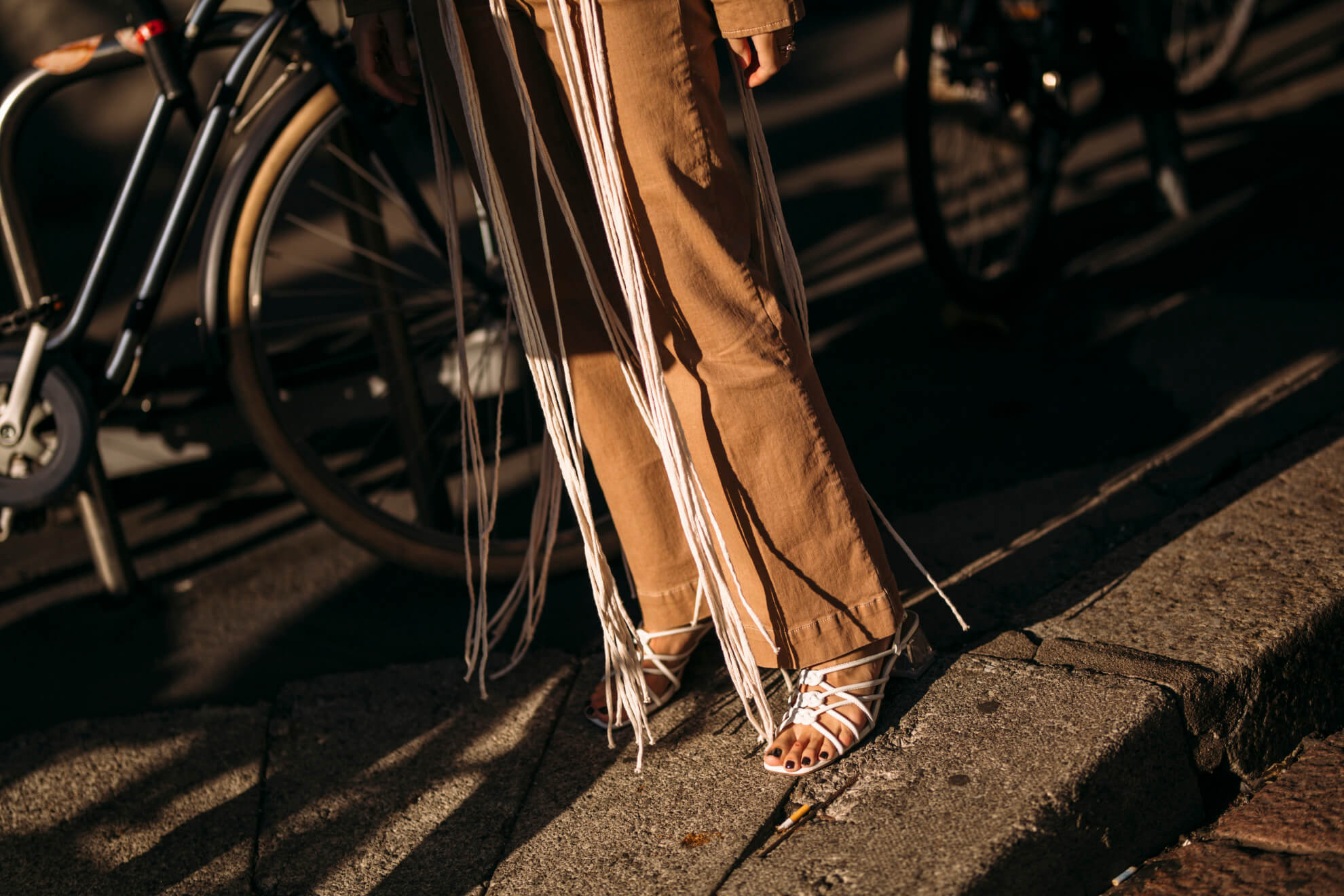 Paris str S23 2511 sandalias street style