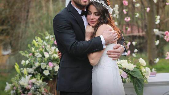 Ayça Ayşin Turan y Furkan Andıç.