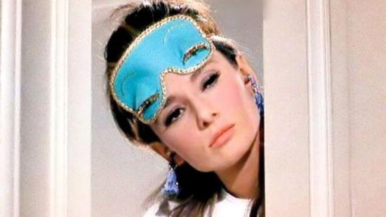 Audrey Hepburn desayuno con diamantes dormir