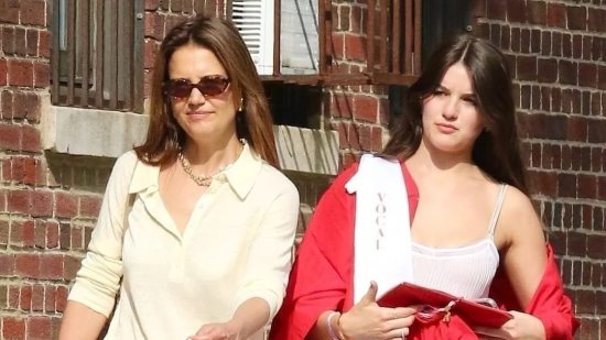 Suri Cruise junto a su madre Katie Holmes
