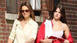Suri Cruise junto a su madre Katie Holmes