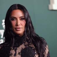 kim kardashian con vestido negro
