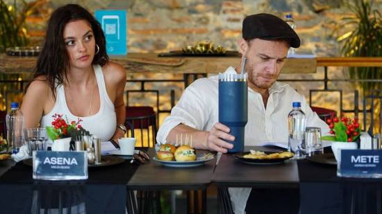 Melis Sezen y Kerem Bürsin.
