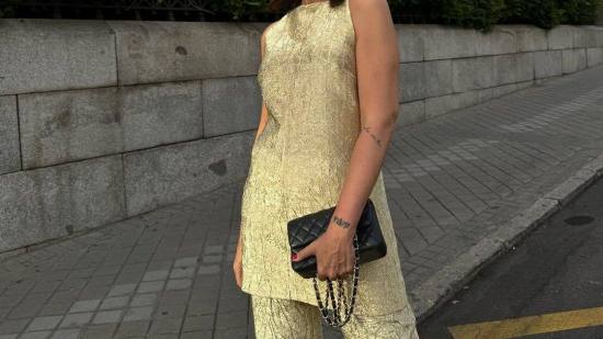 portada vicky martin berrocal total look dorado
