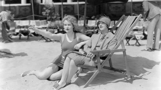 Julia Faye y Dorothy Egan en 1927