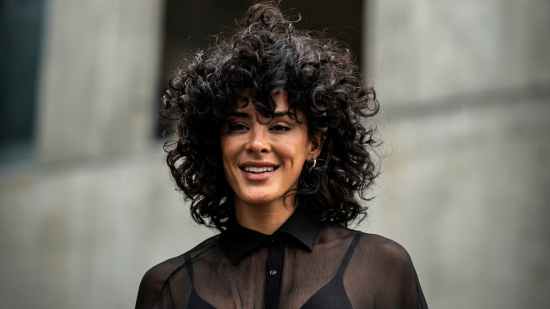 cabello rizado street style