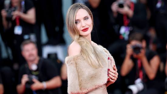 portada angelina jolie