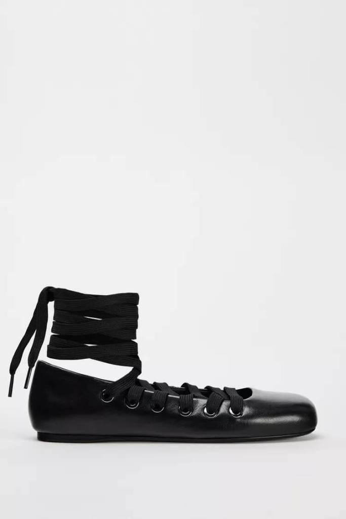 BAILARINA CORDONES PIEL
- Zara