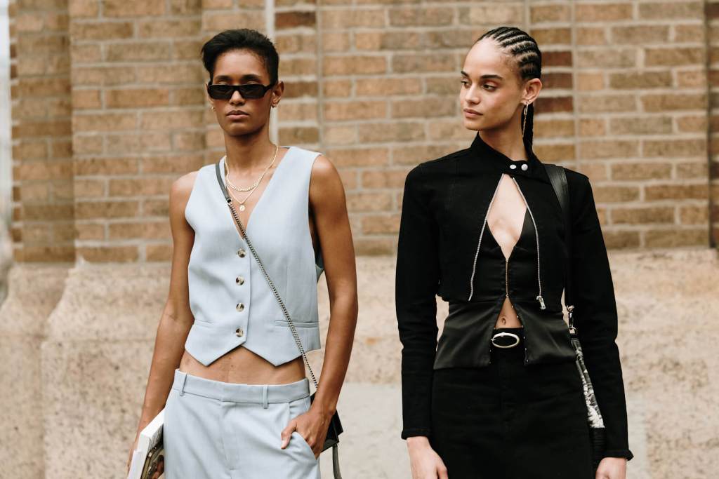 Looks de street style con un chaleco sastre