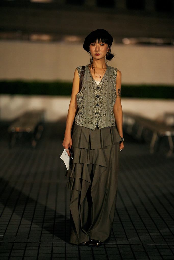 Looks de street style con un chaleco sastre