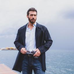 Can Yaman en la serie 'Viola come il mare'