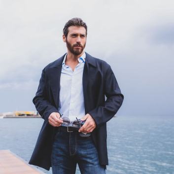 Can Yaman en la serie 'Viola come il mare'