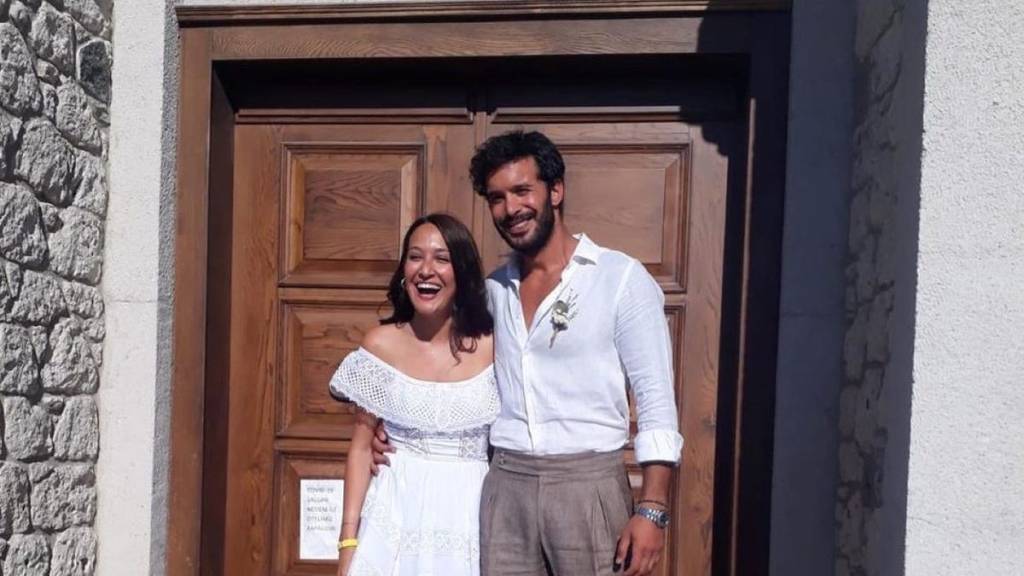 Baris Arduç junto a su esposa Gupse-Instagram