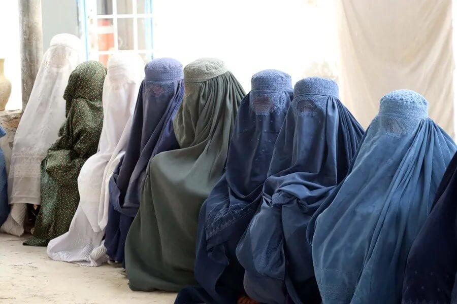 Mujeres afganas bajo el régimen talibán.