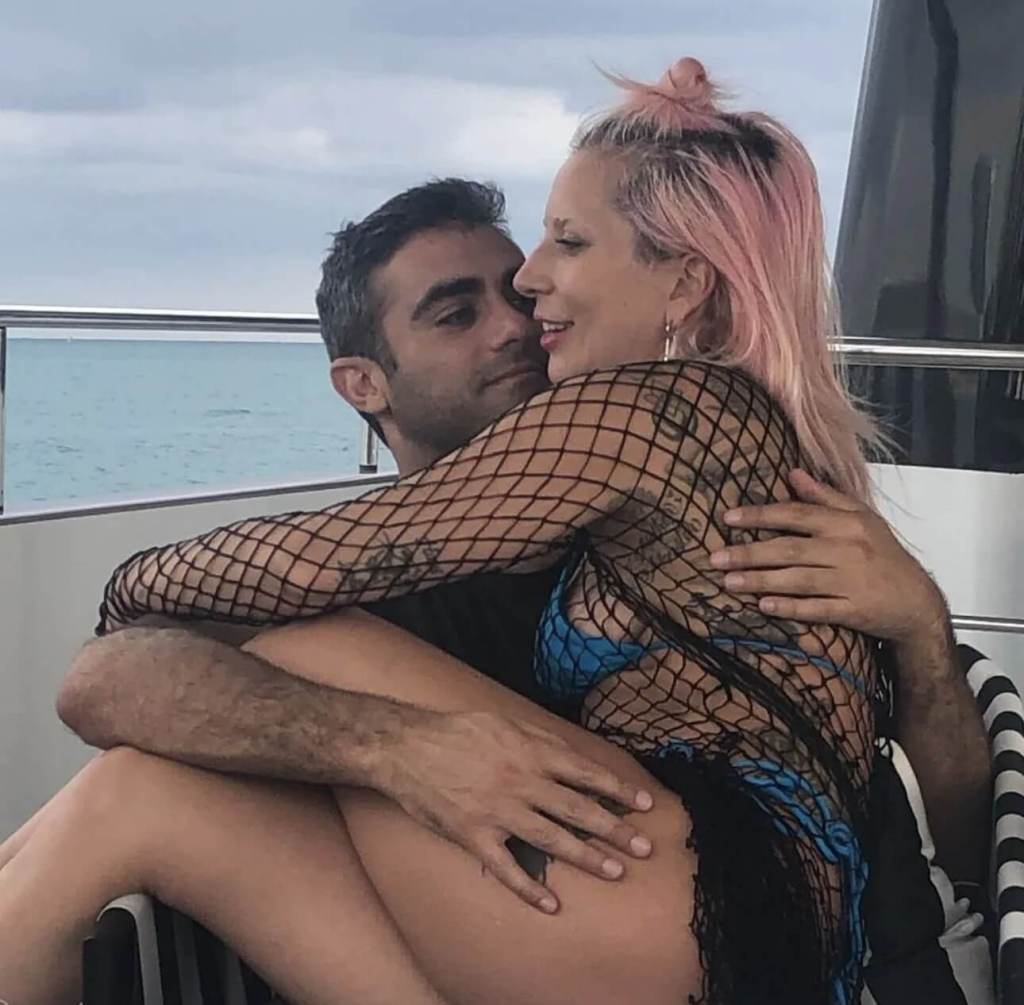 Lady Gaga y Michael Polansky en la primera fotografía que subió la cantante a sus redes sociales juntos - Instagram @ladygaga.