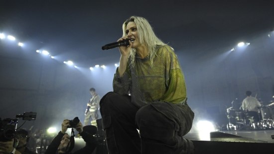Emily Armstrong cantando con Linkin Park - Timothy Norris