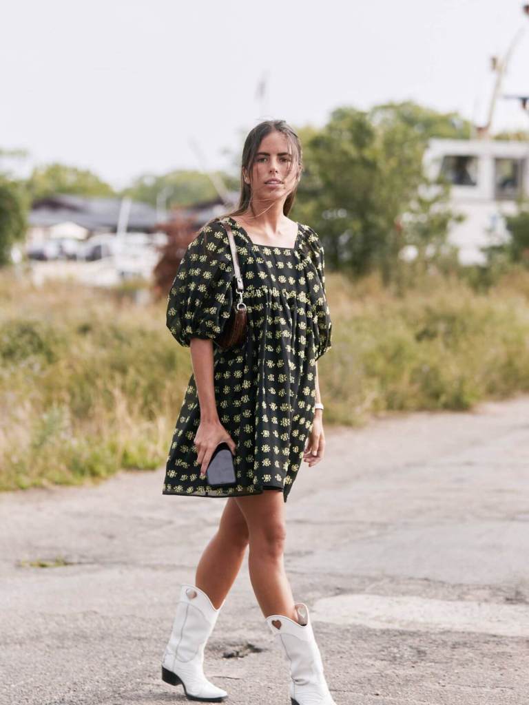 vestido corto botas