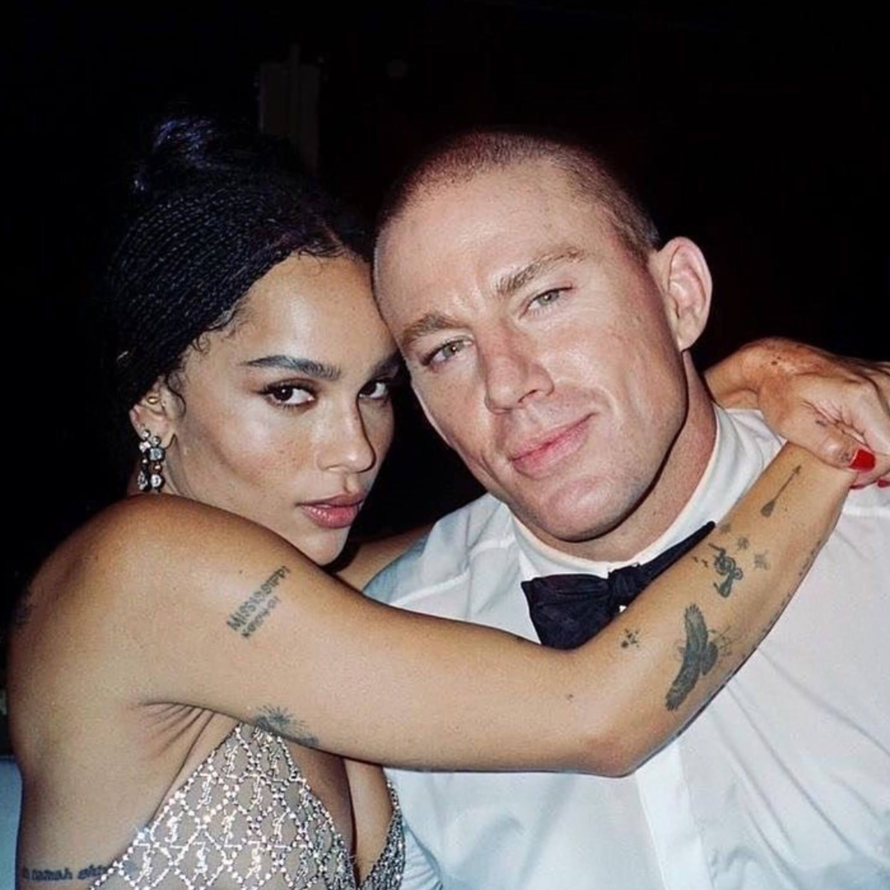 Zoë Kravitz y Channing Tatum abrazados