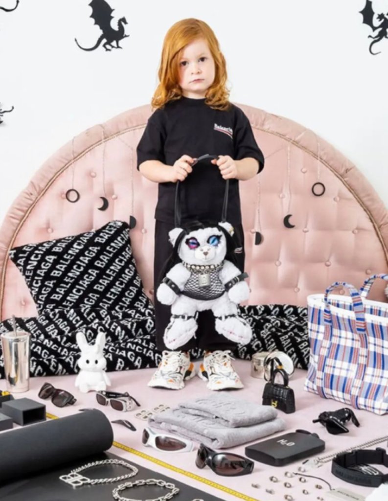 Colección retirada de Balenciaga por incitar a la pornografía - Twitter