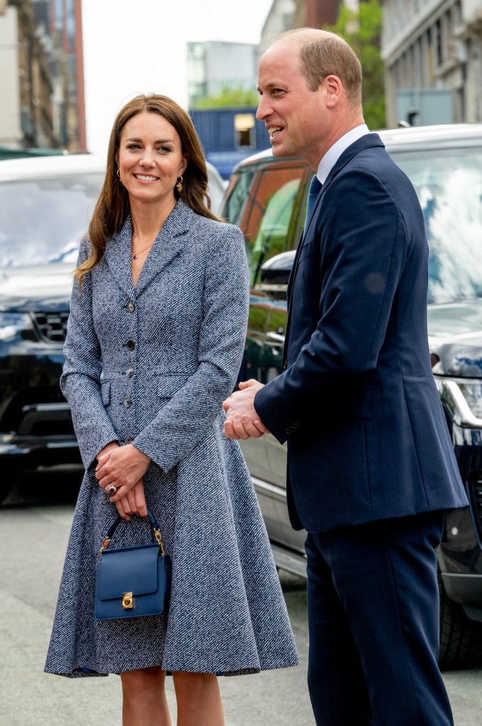 Kate Middleton, con un bolso de Polène, junto el Príncipe Guillermo en Manchester (Mayo de 2022) - (Imagen: Getty Images)