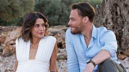 Kerem Bürsin y Devrim Özkan, protagonistas de 'Mavi Mağara'.