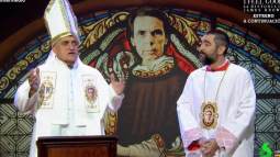 Wyoming y Dani Mateo en su sketch de la Iglesia Aznariana.