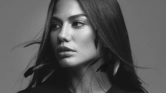 Demet denuncia la violencia de género en su país.