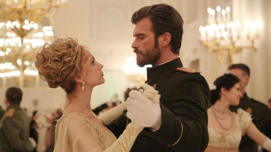 Demet Özdemir en Kurt seyit ve Sura