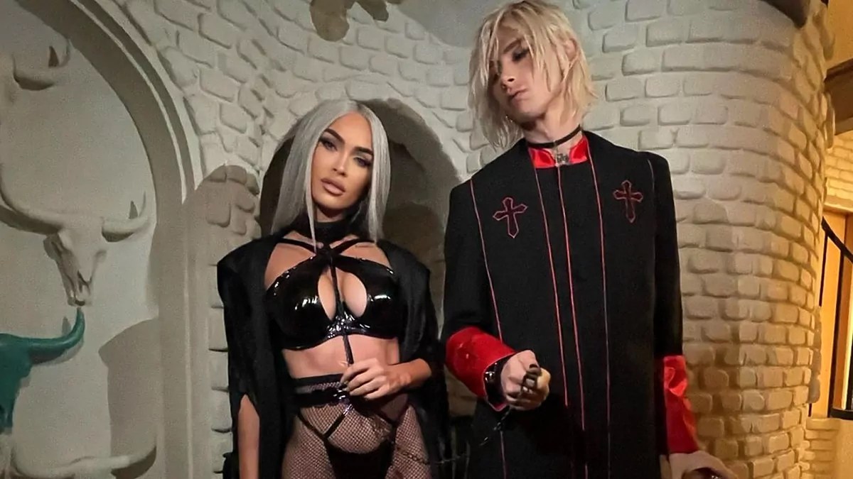 Megan Fox y Machine Gun Kelly disfrazados