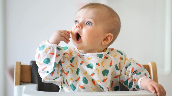 Bebé comiendo (Imagen: iStock)