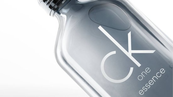 El perfume unisex más famoso del mundo continúa su legado con CK One Essence, galardonado en los Prix du Parfum 2024 de Marie Claire